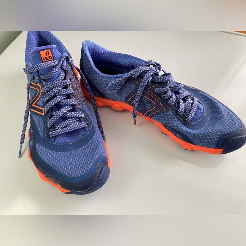 Women’s NB Minimus Trail running shoes, periwinkle and hot coral, size 9